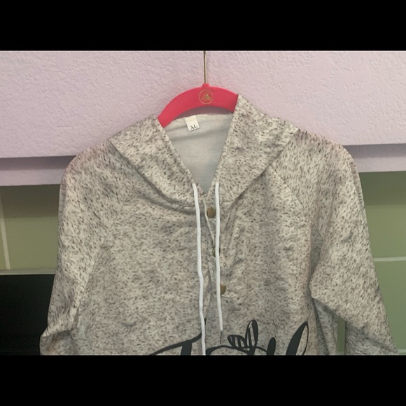 CUTE TOP WITH HOOD. (NEW) - Picture 2 of 9